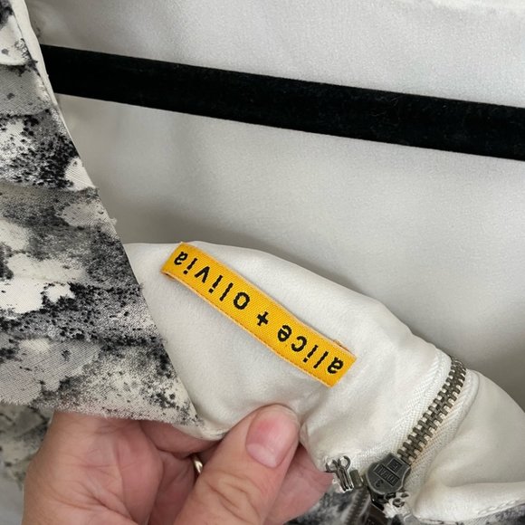 Alice & Olivia Tegan black white tiered dress silk ruffle size 6 - Picture 11 of 11